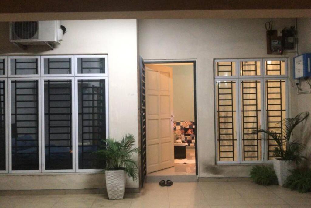 Terrace House Near Stulang Laut Ciq Midvalley Ksl For 7Pax جوهر بهرو المظهر الخارجي الصورة