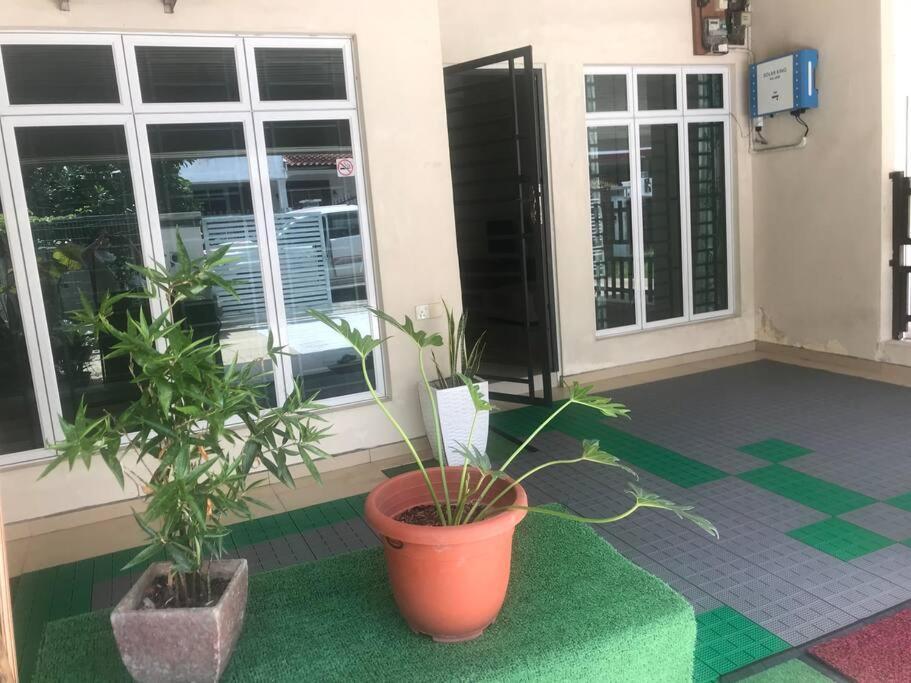 Terrace House Near Stulang Laut Ciq Midvalley Ksl For 7Pax جوهر بهرو المظهر الخارجي الصورة