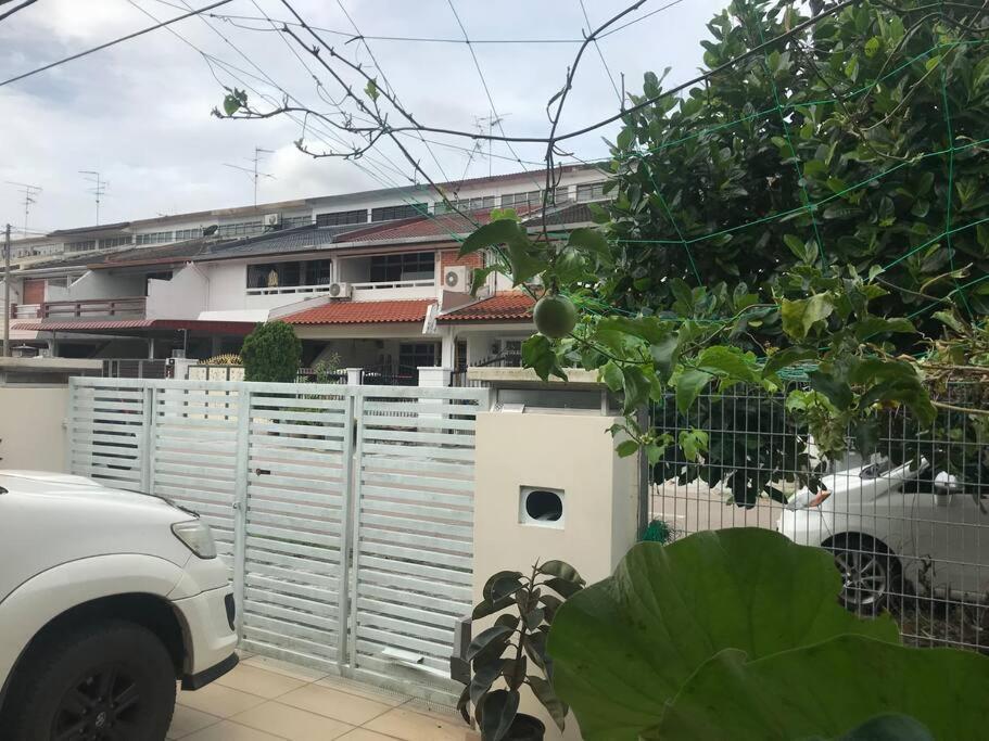 Terrace House Near Stulang Laut Ciq Midvalley Ksl For 7Pax جوهر بهرو المظهر الخارجي الصورة