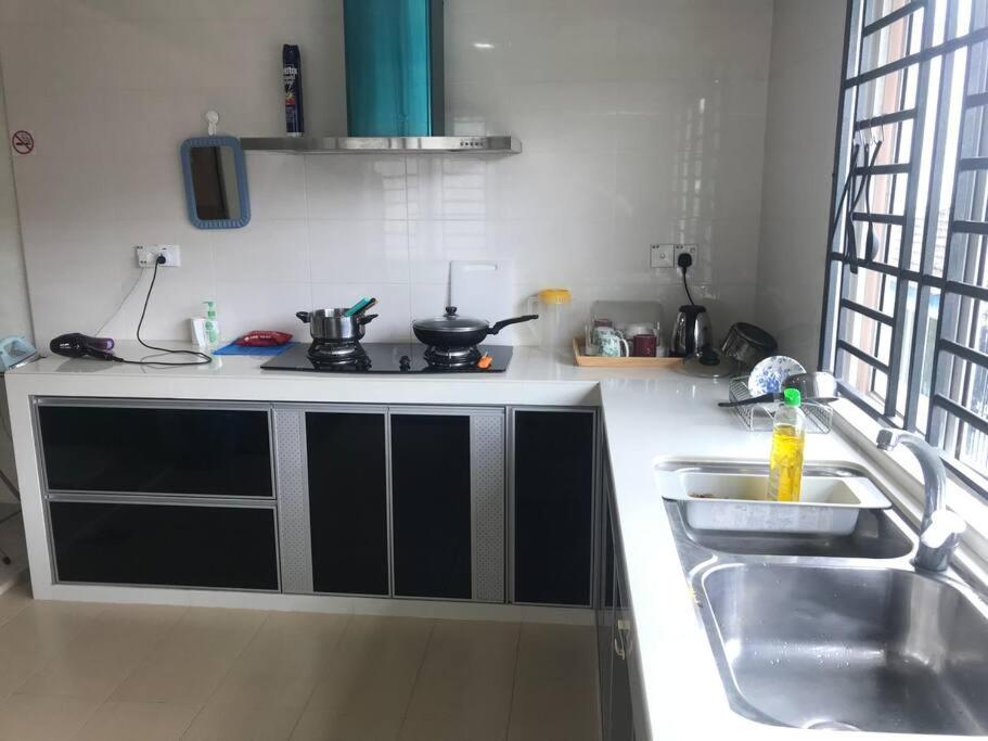 Terrace House Near Stulang Laut Ciq Midvalley Ksl For 7Pax جوهر بهرو المظهر الخارجي الصورة