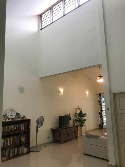 Terrace House Near Stulang Laut Ciq Midvalley Ksl For 7Pax جوهر بهرو المظهر الخارجي الصورة