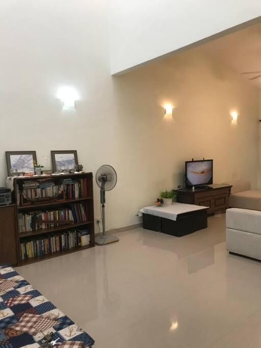 Terrace House Near Stulang Laut Ciq Midvalley Ksl For 7Pax جوهر بهرو المظهر الخارجي الصورة