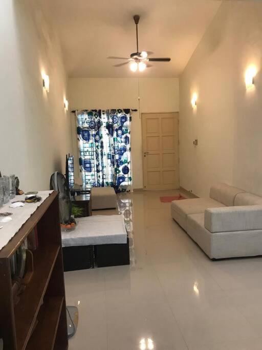 Terrace House Near Stulang Laut Ciq Midvalley Ksl For 7Pax جوهر بهرو المظهر الخارجي الصورة