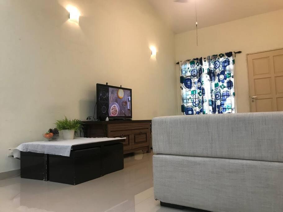 Terrace House Near Stulang Laut Ciq Midvalley Ksl For 7Pax جوهر بهرو المظهر الخارجي الصورة