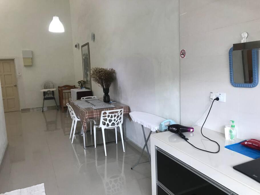 Terrace House Near Stulang Laut Ciq Midvalley Ksl For 7Pax جوهر بهرو المظهر الخارجي الصورة