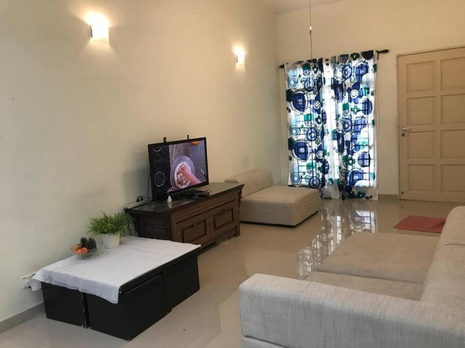 Terrace House Near Stulang Laut Ciq Midvalley Ksl For 7Pax جوهر بهرو المظهر الخارجي الصورة